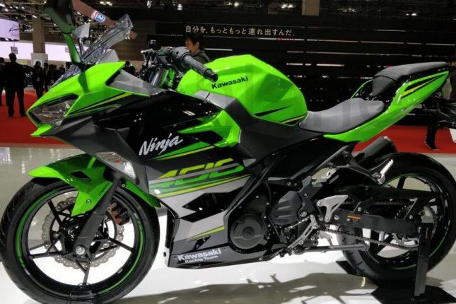 Kawasaki ra mat xe moto the thao Ninja 400 moi